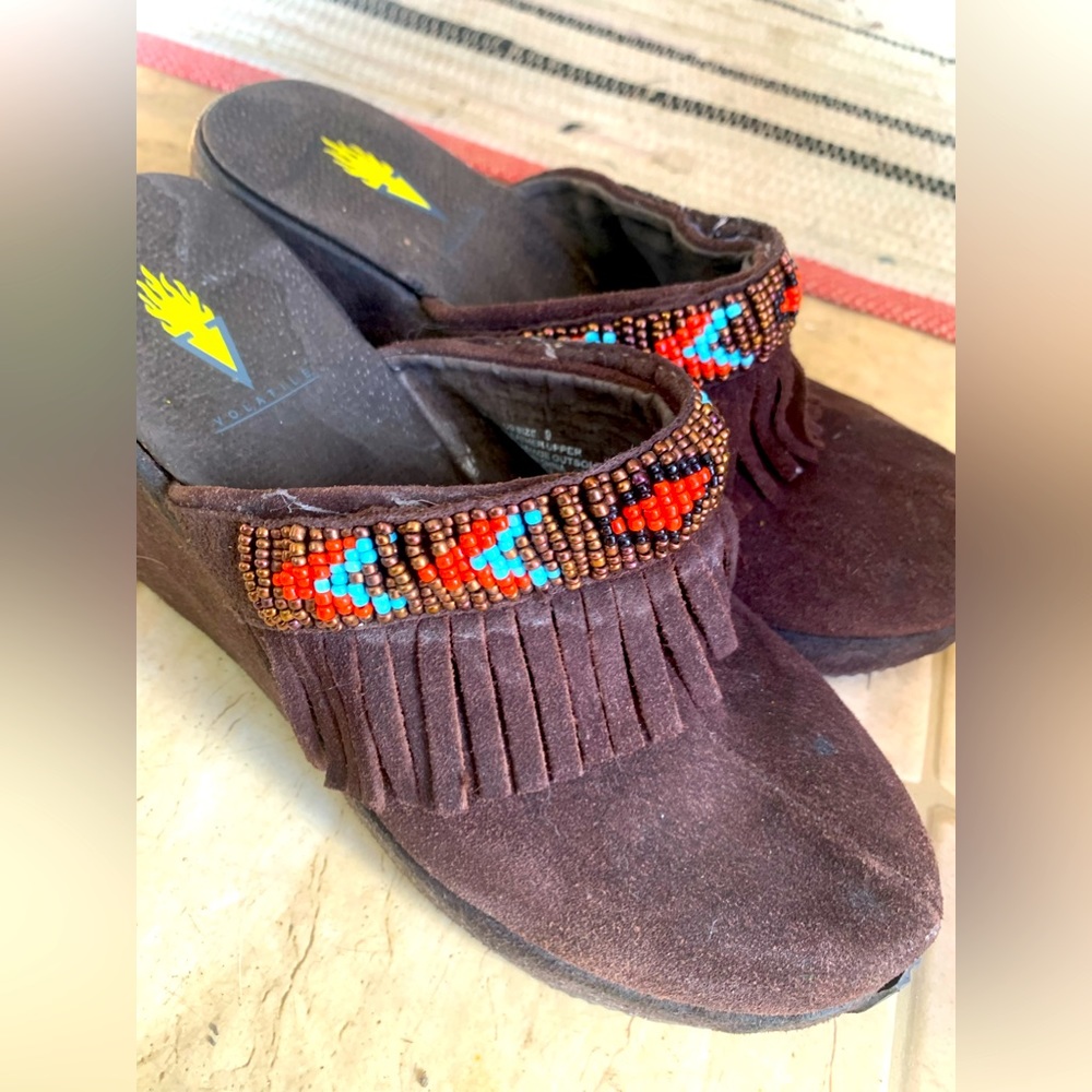 Brown clogs with fringe